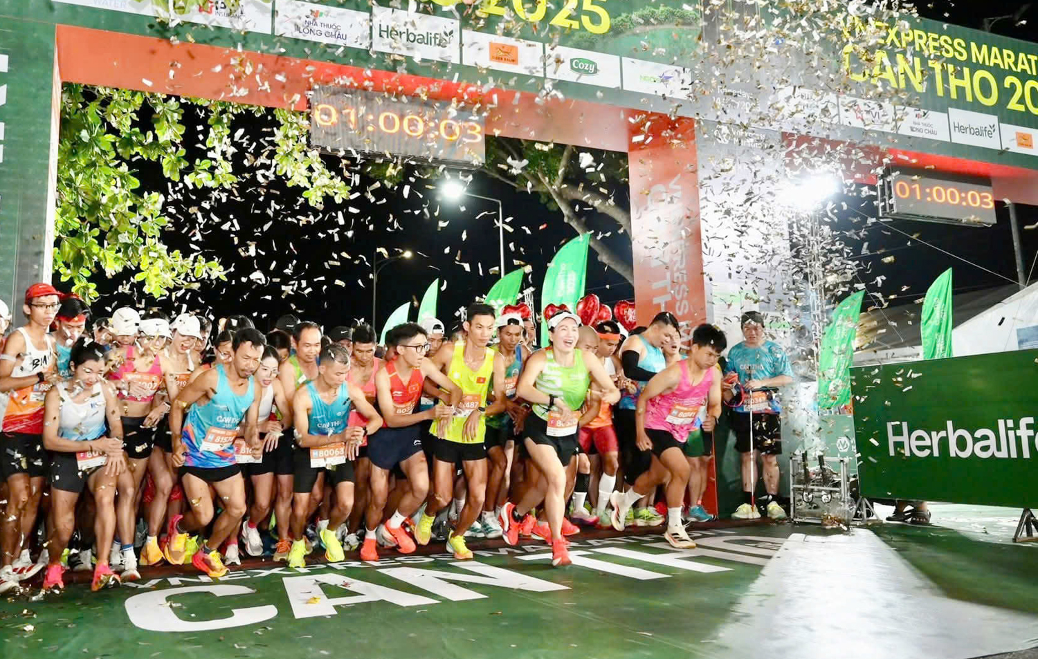 Trên 10.000 runner ‘chạy giữa miền sông nước’ - 4