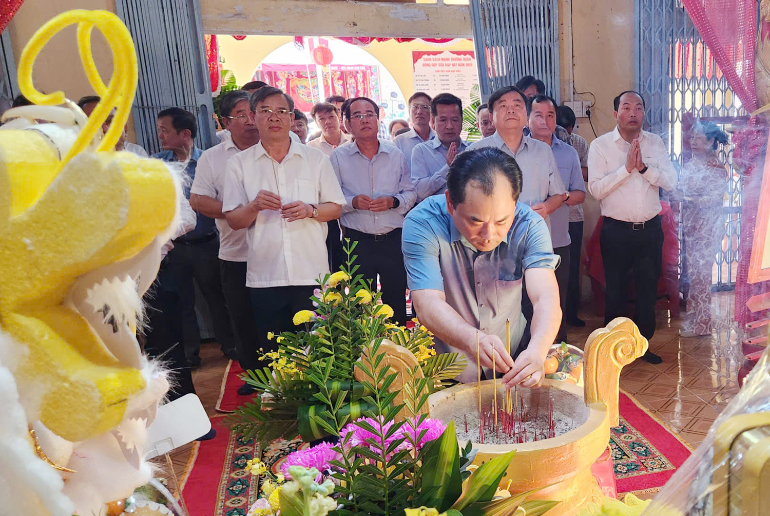 Bộ trưởng Bộ Nông nghiệp và Môi trường viếng Lăng Ông Nam Hải ở cửa biển Trần Đề - 3