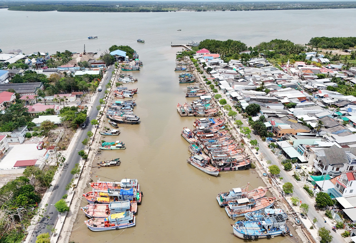 Bộ trưởng Bộ Nông nghiệp và Môi trường viếng Lăng Ông Nam Hải ở cửa biển Trần Đề - 11