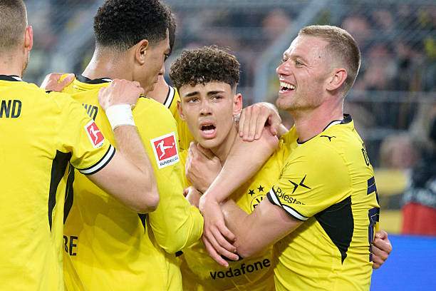 Video bóng đá Dortmund - Frankfurt: Rượt đuổi 5 bàn, chốt ngôi nhì bảng (Bundesliga) - 1