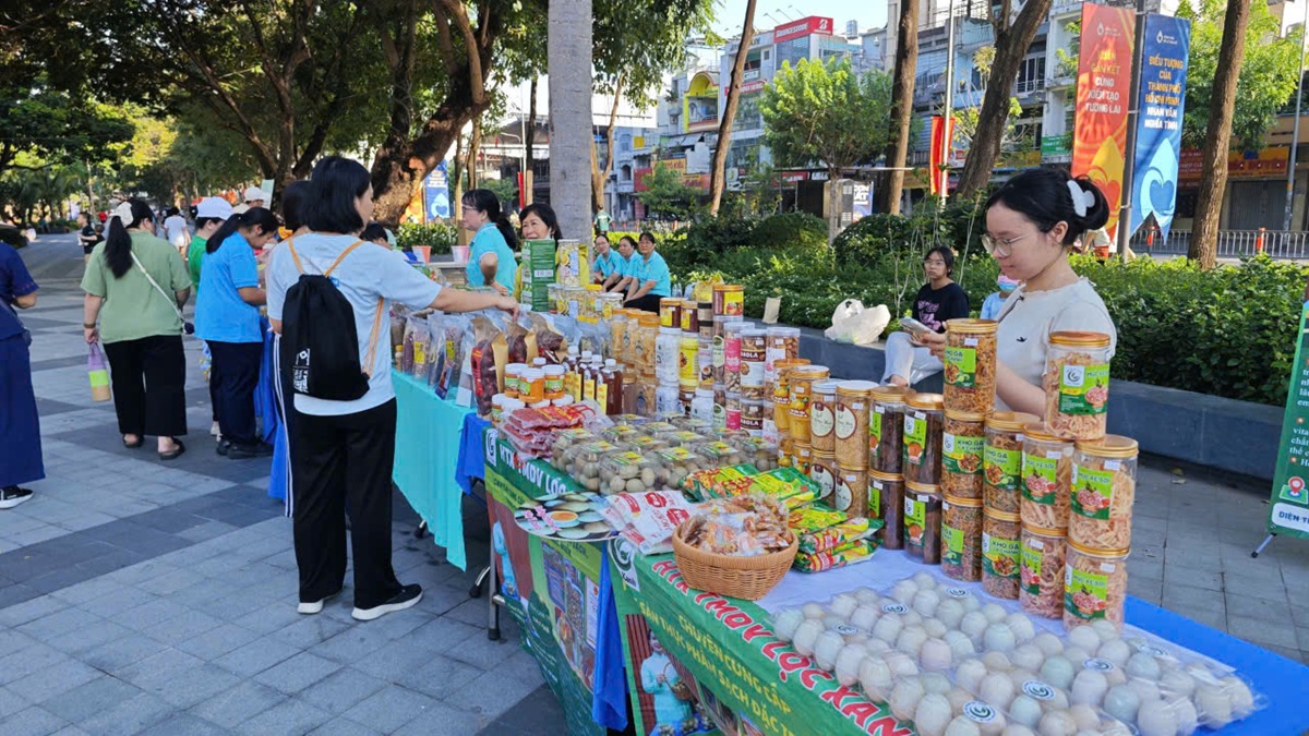 Nhiều hoạt động thiết thực chăm lo người lao động trong Tháng Công nhân - 4