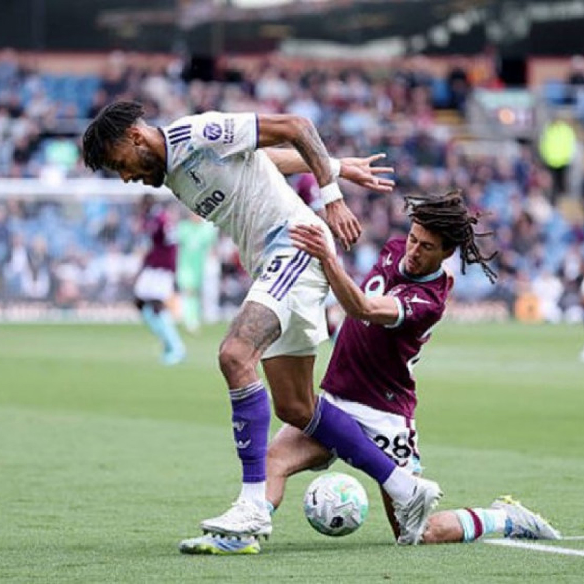  - Video bóng đá Burnley - Aston Villa: Chật vật với đội xuống hạng (Ngoại hạng Anh)