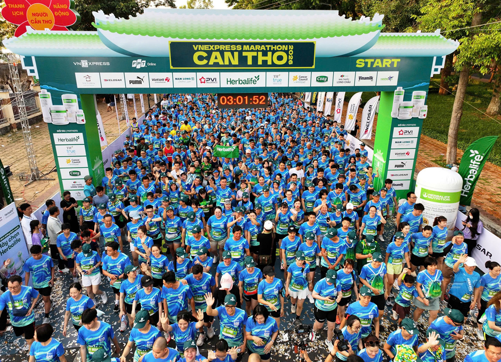 Cần Thơ sôi động sáng cuối tuần với hơn 10 nghìn runner ‘chạy giữa miền sông nước’ - 1