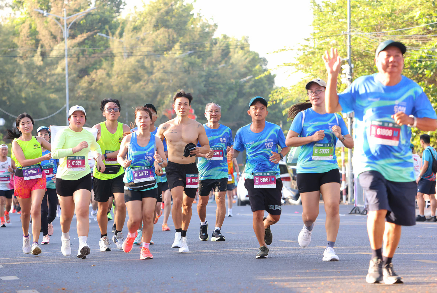 Lãnh đạo thành phố Cần Thơ chạy marathon cùng hàng nghìn runner - 6