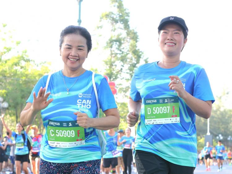 Lãnh đạo thành phố Cần Thơ chạy marathon cùng hàng nghìn runner
