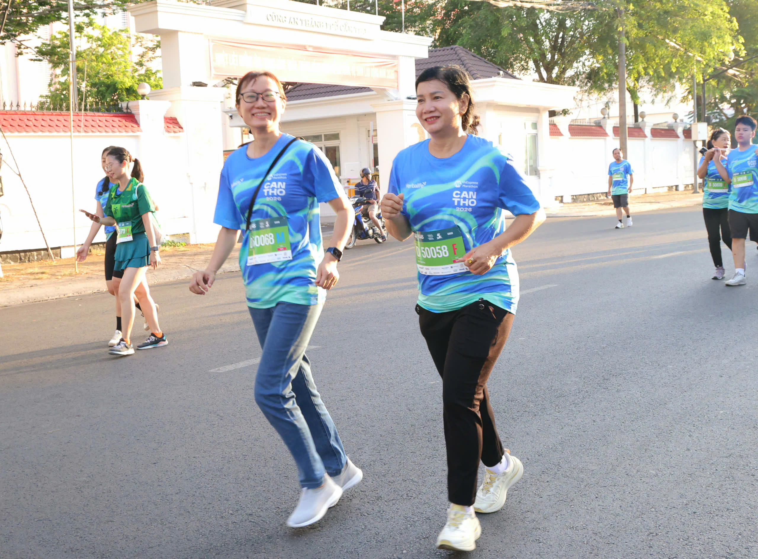 Lãnh đạo thành phố Cần Thơ chạy marathon cùng hàng nghìn runner - 12