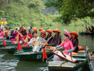 Sân khấu thực cảnh đầy màu sắc ở Tràng An