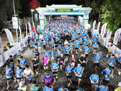 Chuyển động - Cần Thơ sôi động sáng cuối tuần với hơn 10 nghìn runner ‘chạy giữa miền sông nước’