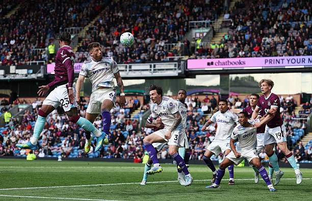 Video bóng đá Burnley - Aston Villa: Chật vật với đội xuống hạng (Ngoại hạng Anh) - 1