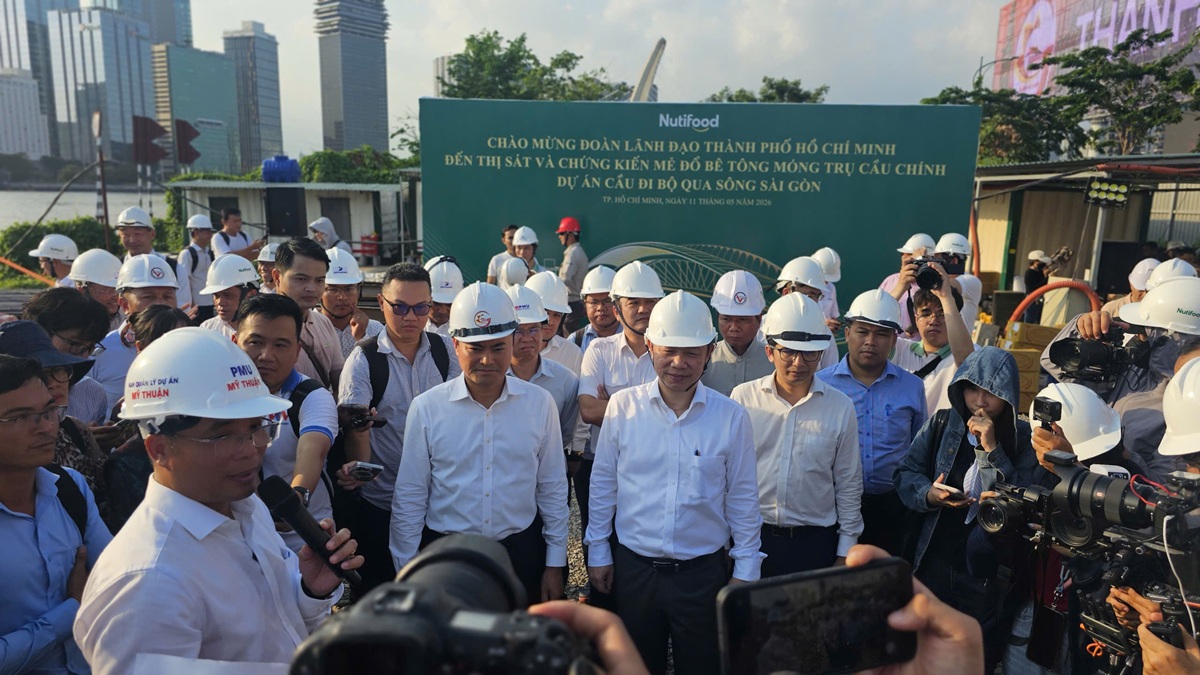 Biểu tượng cầu đi bộ mới bên sông Sài Gòn tăng tốc về đích trước ngày 2/9 - 1