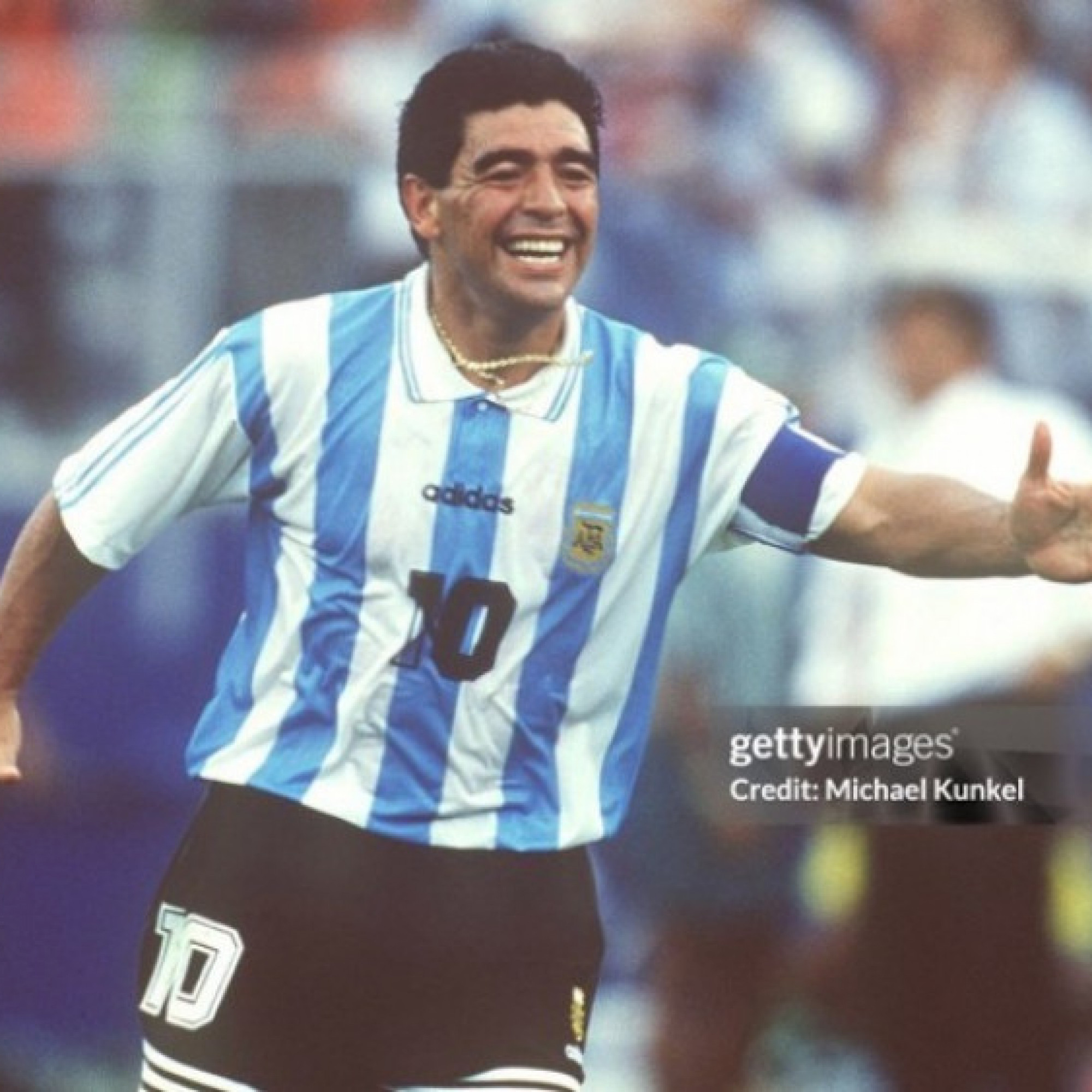  - Huyền thoại Maradona bị đuổi thẳng vì dùng chất cấm, Tổng thống cũng không thể cứu
