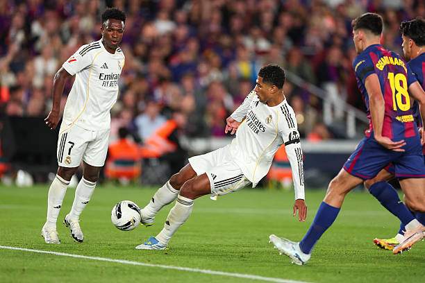Mbappe bị nghi mỉa mai Real khi thua Barca, "đội trưởng" Vinicius hứng mưa chỉ trích - 1