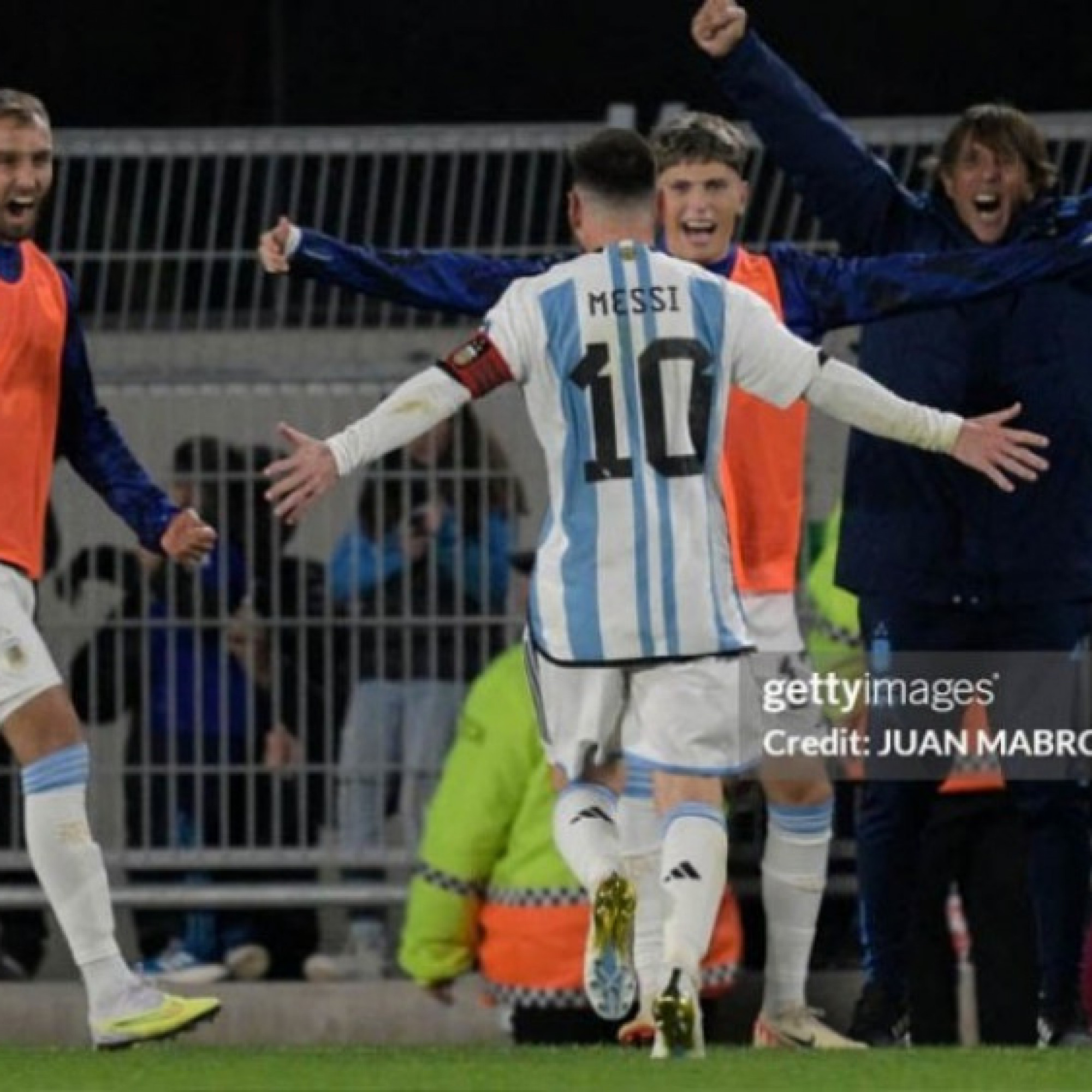  - Argentina triệu tập 55 cầu thủ chuẩn bị cho World Cup: Bất ngờ Garnacho sát cánh Messi