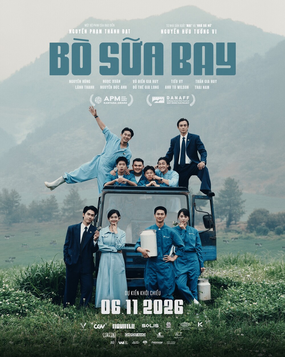 Dàn sao ‘Mưa đỏ’ và ‘Tử chiến trên không’ hội ngộ trong phim ‘Bò sữa bay’ - 2
