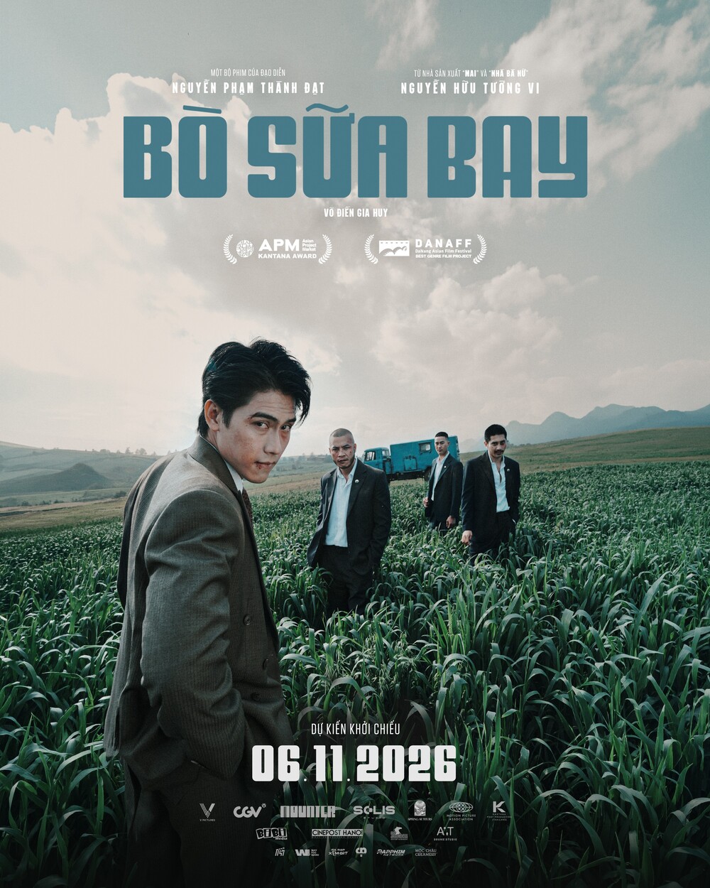 Dàn sao ‘Mưa đỏ’ và ‘Tử chiến trên không’ hội ngộ trong phim ‘Bò sữa bay’ - 3
