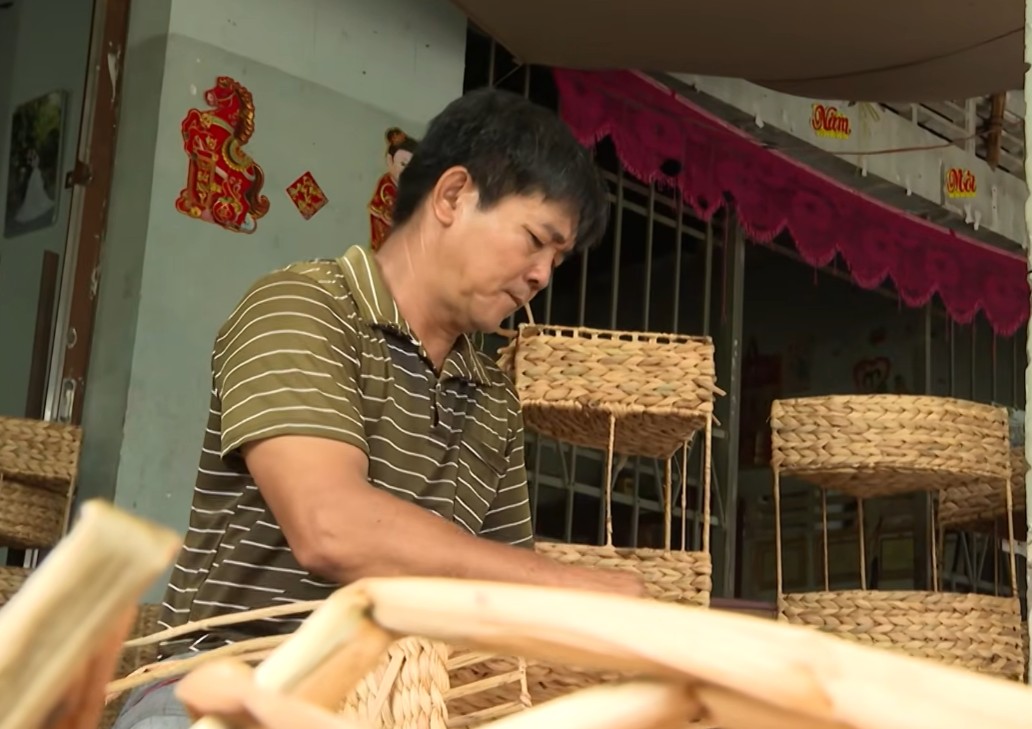Chuyến xe nhân ái: Gia đình nghèo mất phương tiện kiếm sống, chông chênh sau ngày rời mé sông - 2