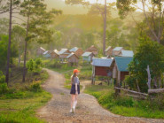 Những 'ngôi nhà cổ tích' tí hon được giới trẻ săn lùng check - in ở làng Kon Tu Ma