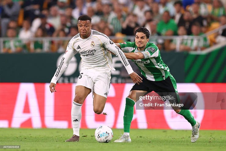 Real không được chiều hư Mbappe, Mourinho hay Deschamps chờ cứu "con tàu đắm" - 1