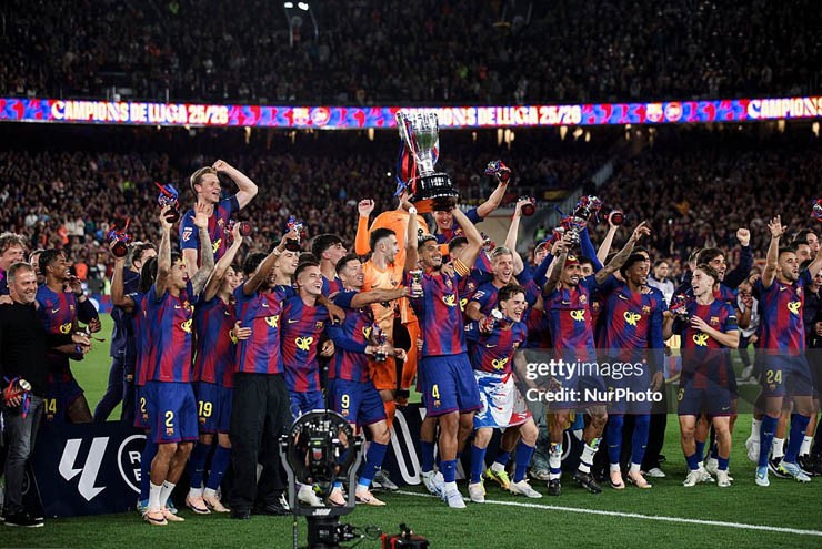 Barcelona của Hansi Flick vô địch La Liga: Quá hay & đẹp, nhưng vẫn chưa hoàn hảo - 2
