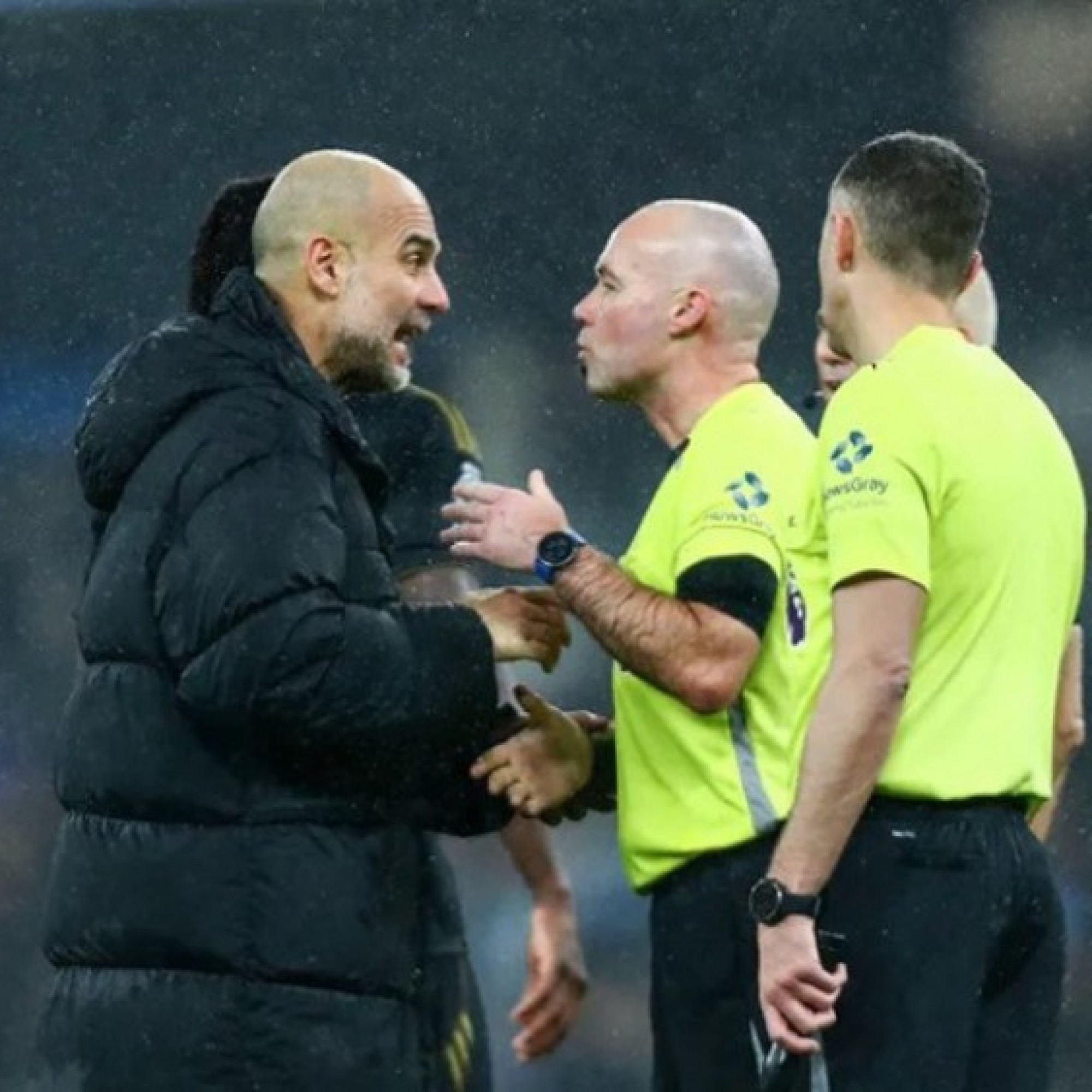  - Man City đấu "sinh tử" với Crystal Palace, HLV Guardiola mất niềm tin ở trọng tài