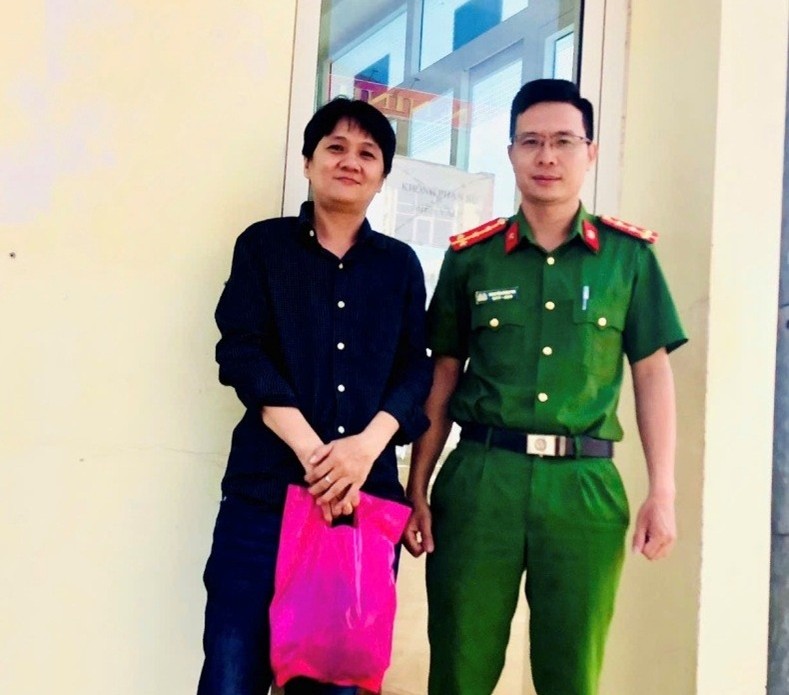 Công an hỗ trợ người dân trả lại 100 triệu đồng do chuyển khoản nhầm - 1