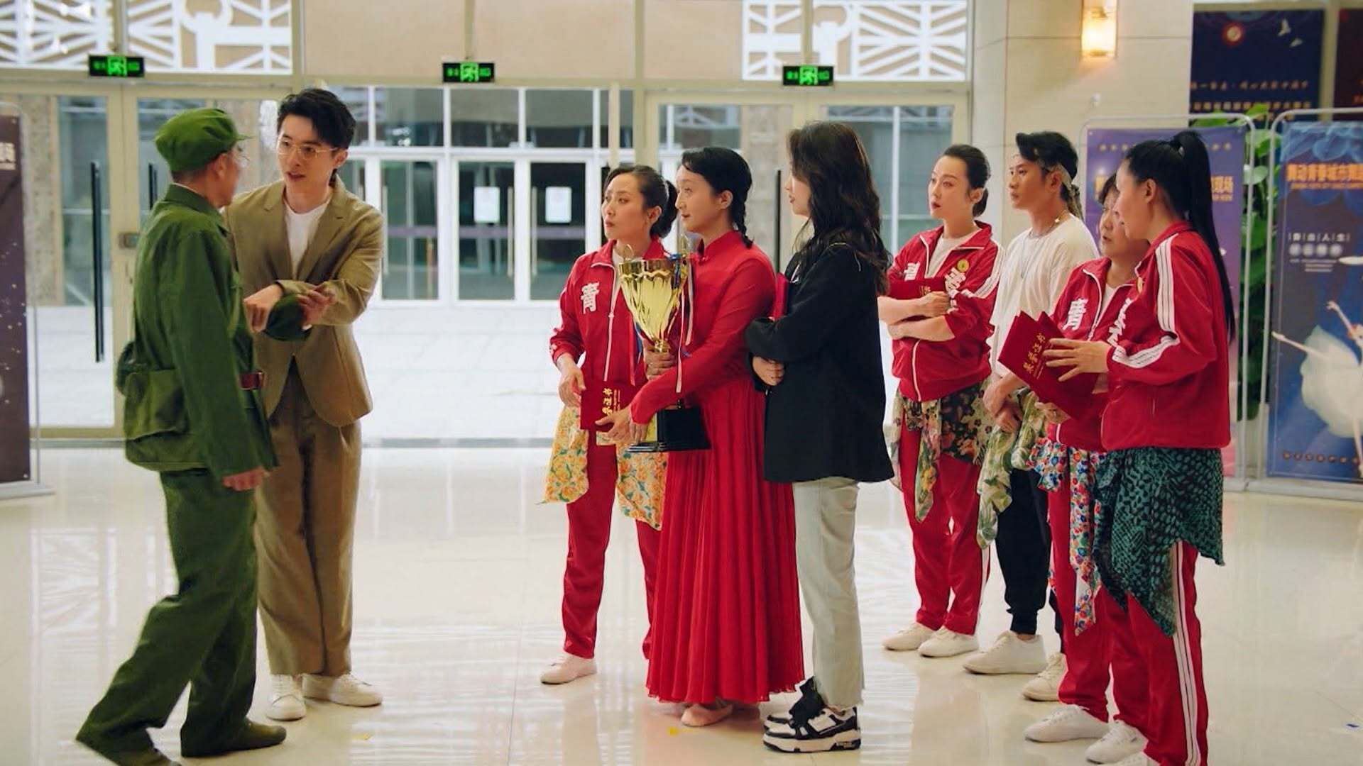 Phim Thanh xuân rực rỡ: Ỷ Mộng chết lặng khi biết mình không phải cháu ruột của bà Tú Anh - 3