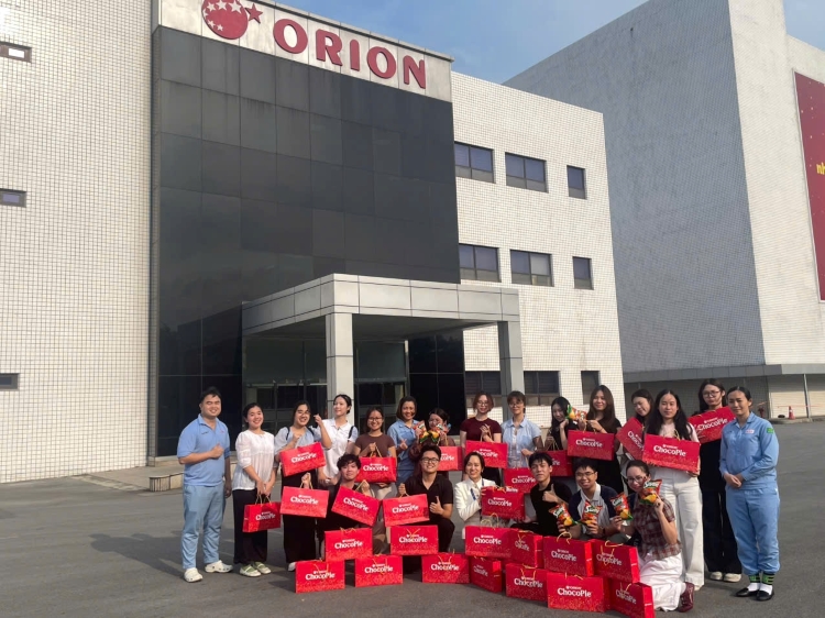 Sinh viên VinUni trải nghiệm thực tế về quản lý chất lượng trong sản xuất thực phẩm tại nhà máy Orion Yên Phong - 3