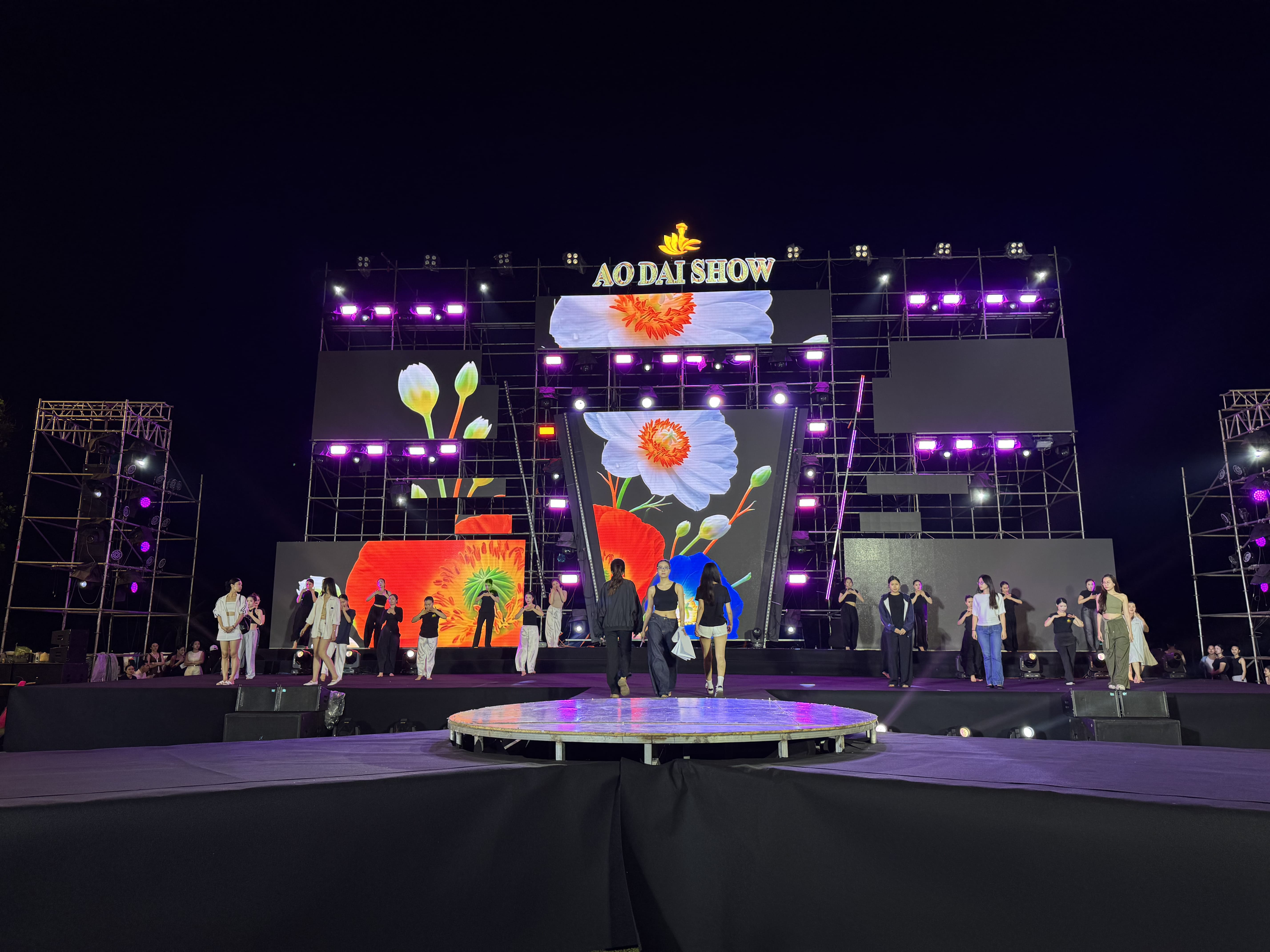 Dàn hoa hậu quốc tế hội tụ trong "Áo dài show" - 1