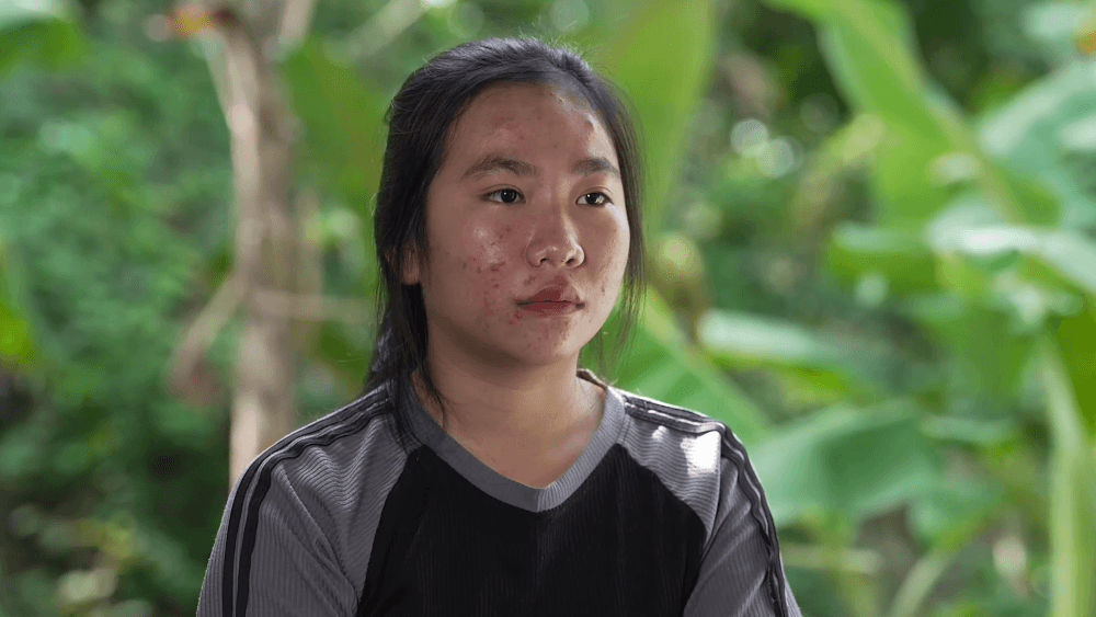 Phí Phương Anh, Double2T lấm lem bò qua bột mì để giành quà cho trẻ em có hoàn cảnh khó khăn - 1