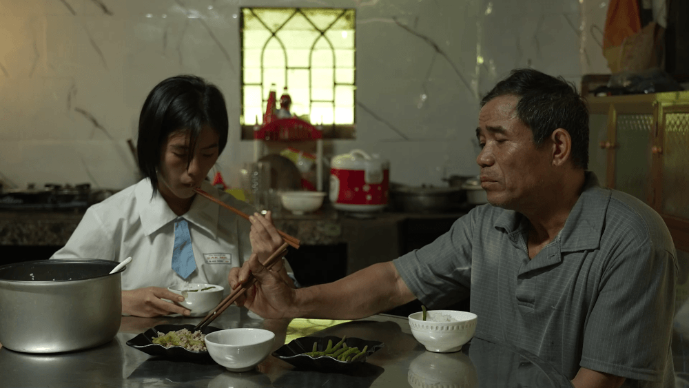 Đại Nghĩa, Phí Phương Anh nghẹn ngào trước cảnh cô bé trò chuyện cùng di ảnh mẹ - 6
