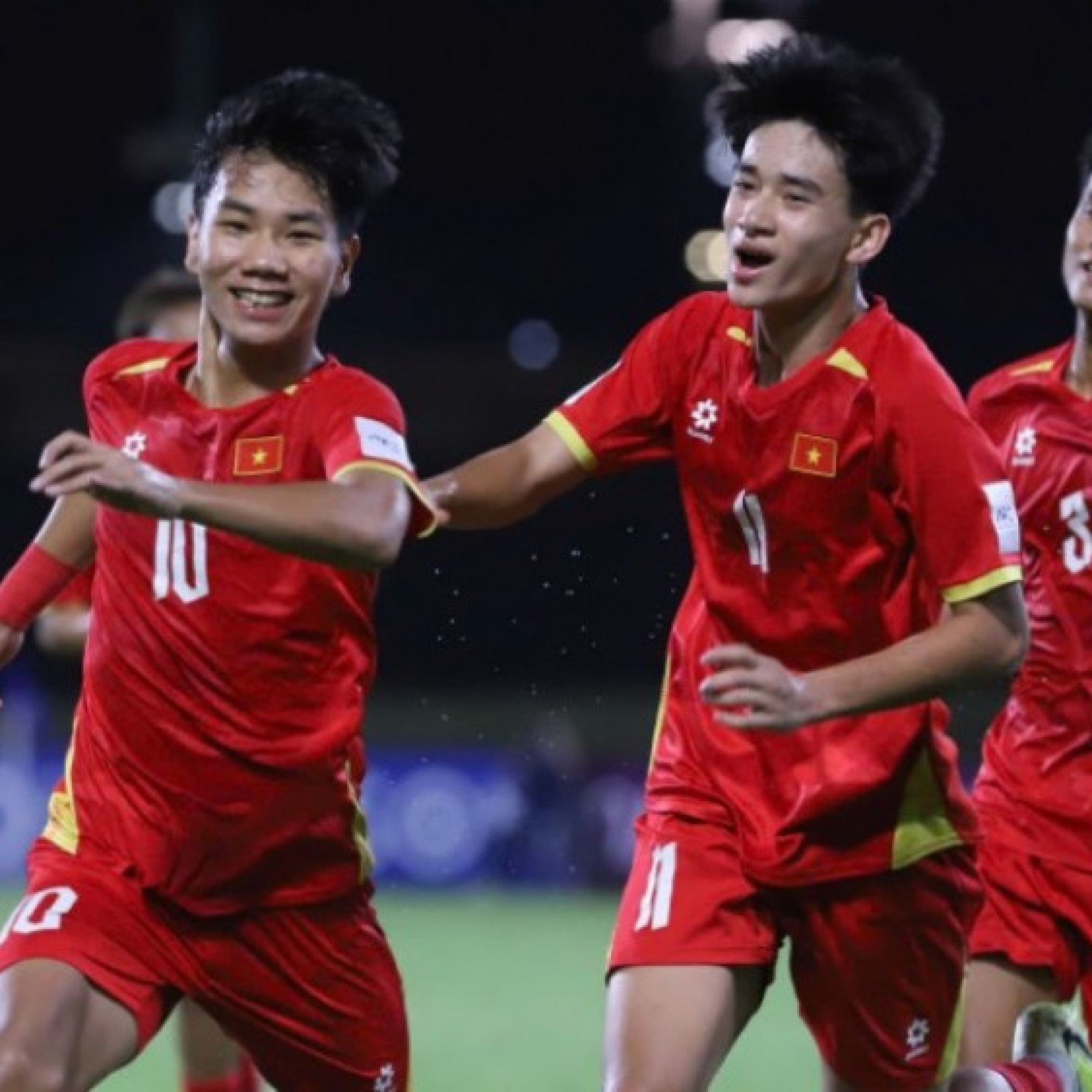  - Cờ đến tay U17 Việt Nam: Né được 3 ông lớn, sáng cửa vào chung kết giải châu Á
