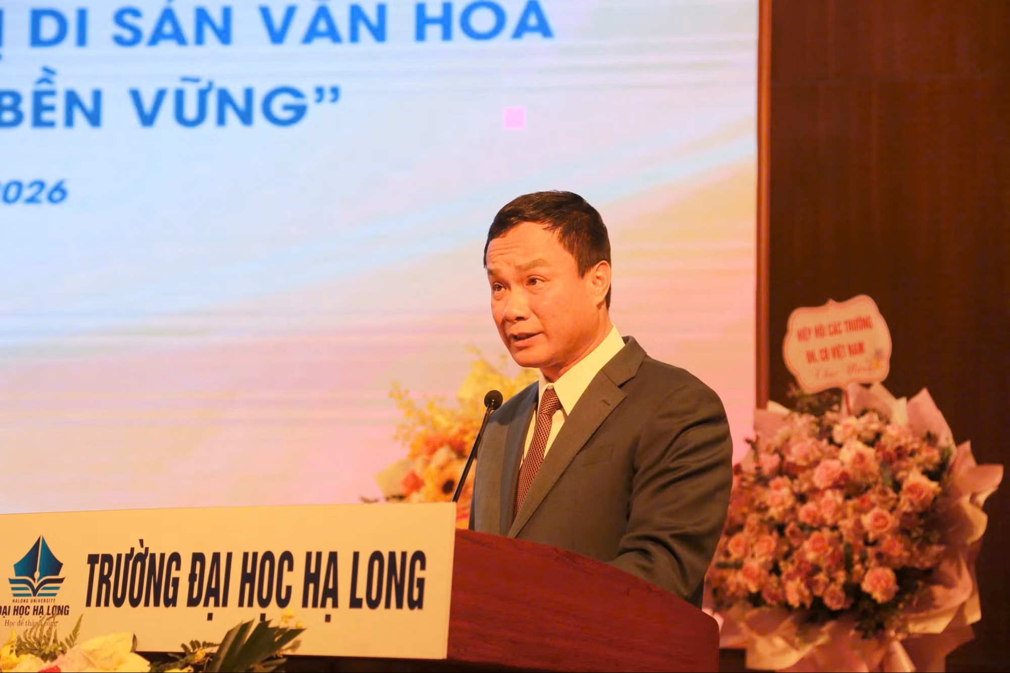 phat huy cac gia tri di san van hoa gan voi phat trien du lich ben vung - 2