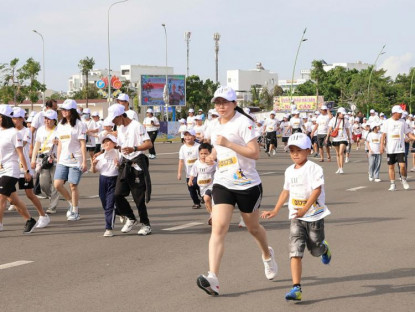  - Hàng chục nghìn học sinh Cà Mau chạy ‘Vì tầm vóc Việt’