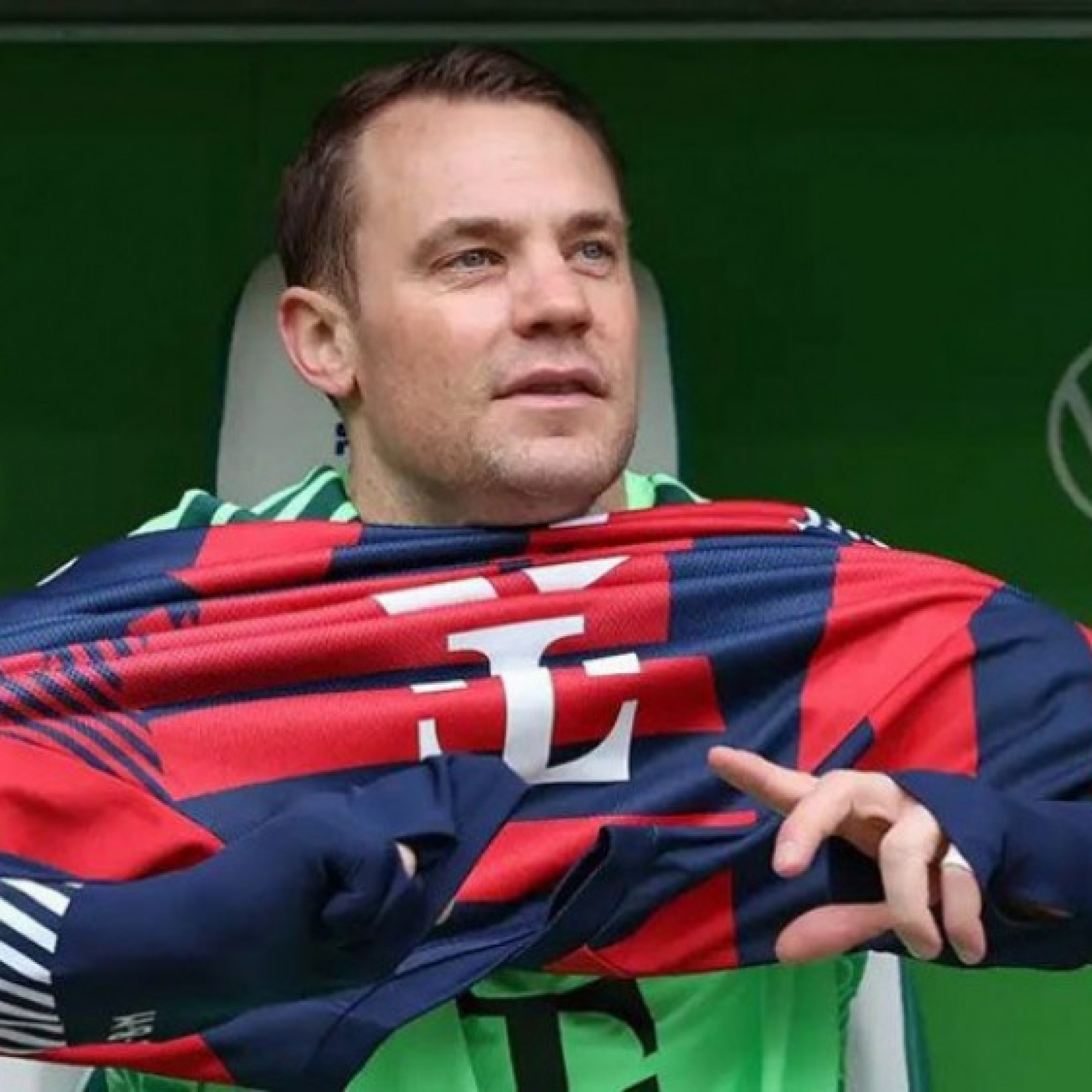  - Thủ môn Neuer trở lại ĐT Đức dự World Cup, hàng loạt huyền thoại chỉ trích