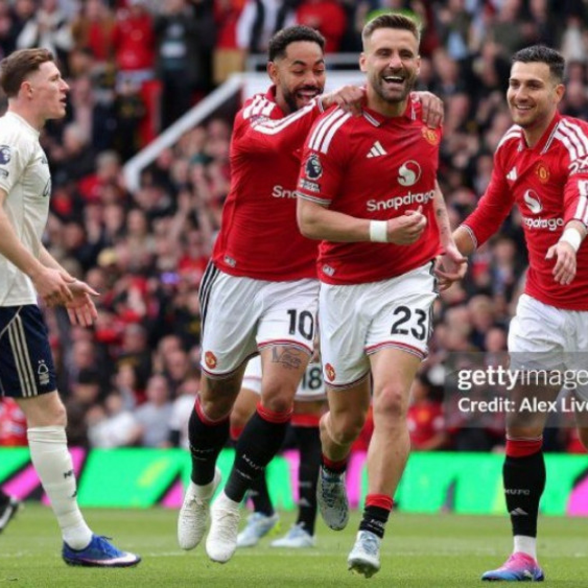  - Kết quả bóng đá MU - Nottingham Forest: Khởi đầu như mơ, tiếc nuối cột dọc (Ngoại hạng Anh)