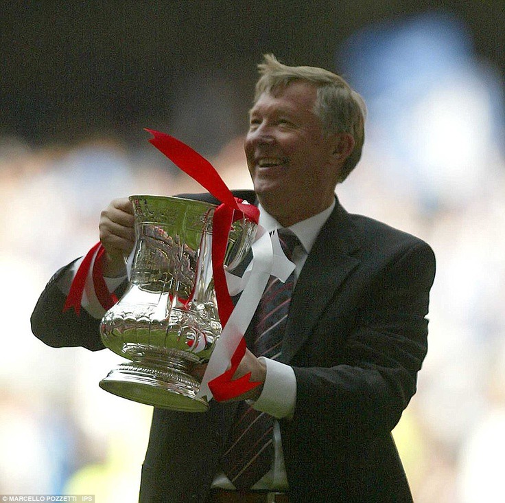Pep Guardiola cần bao nhiêu danh hiệu để phá kỷ lục của Sir Alex Ferguson? - 2