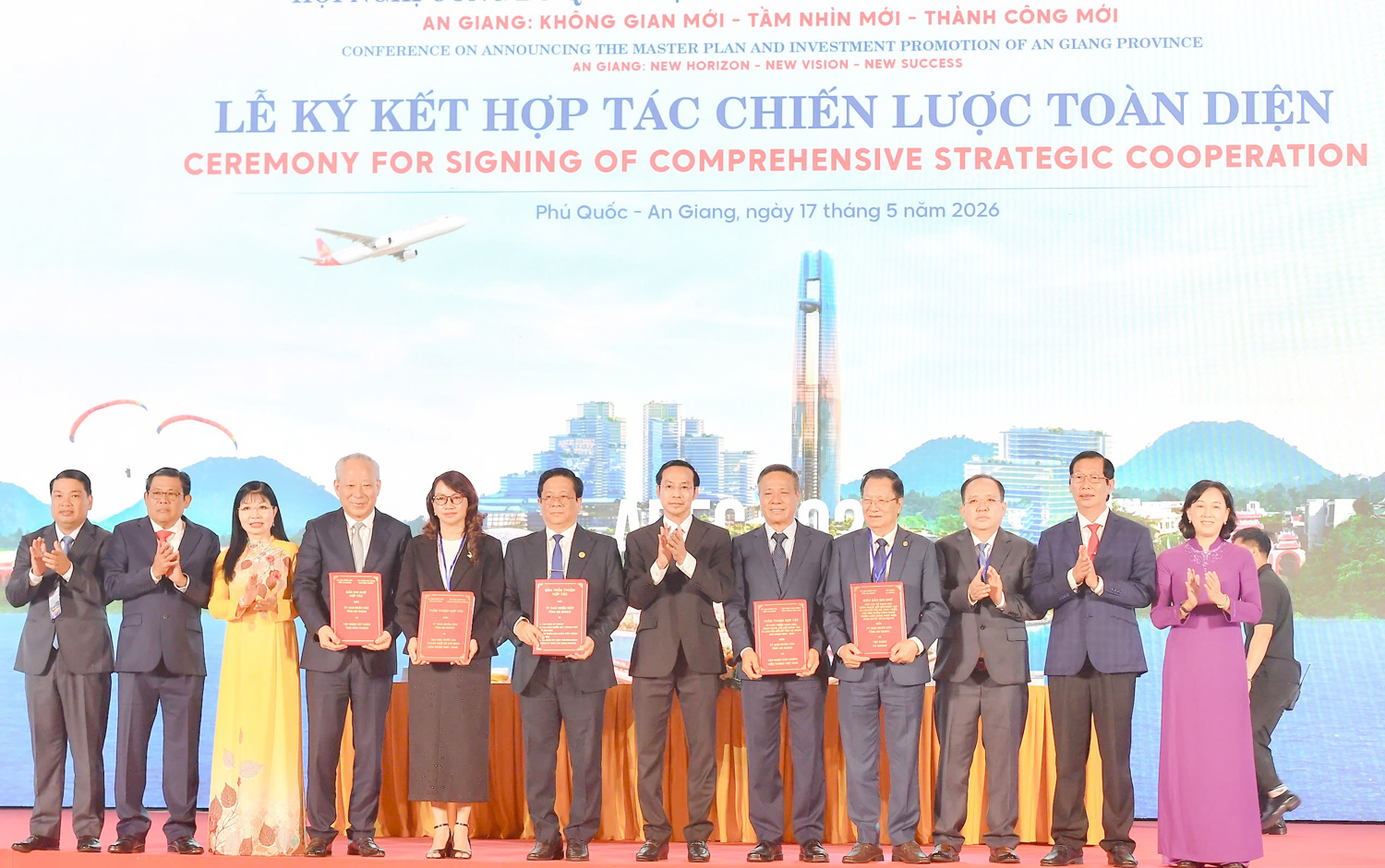 Phó thủ tướng Phạm Gia Túc: Đảo xanh - biển sạch phục vụ cho APEC 2027 - 2