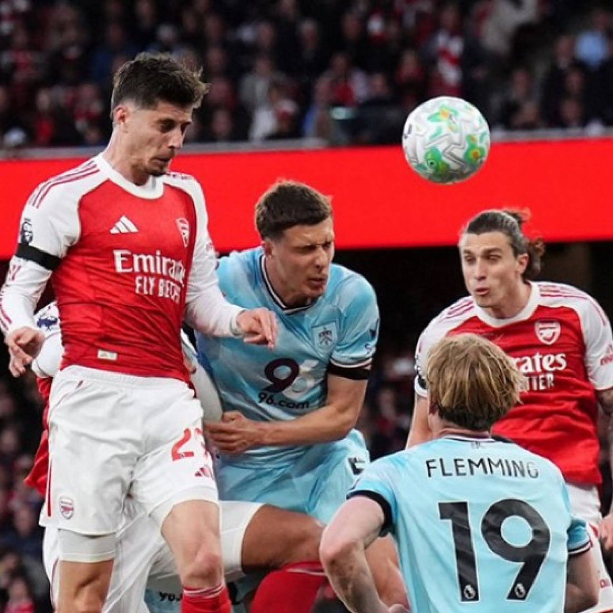  - Video bóng đá Arsenal - Burnley: Lợi thế mong manh (Ngoại hạng Anh)