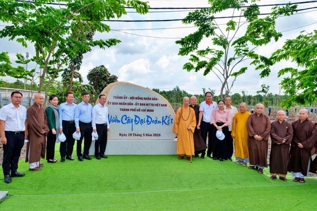 TP.HCM phát động “Tết trồng cây” và phong trào “Thành phố muôn sắc hoa” - 1