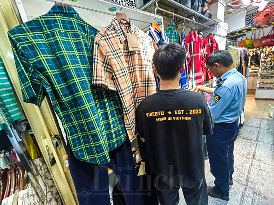 Kiểm tra đồng loạt các điểm nóng mua sắm du lịch nổi tiếng - 4