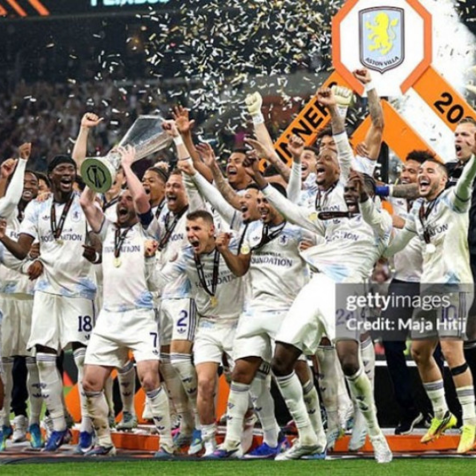  - Aston Villa lần đầu tiên vô địch Europa League, HLV Emery xứng danh vua đấu cúp