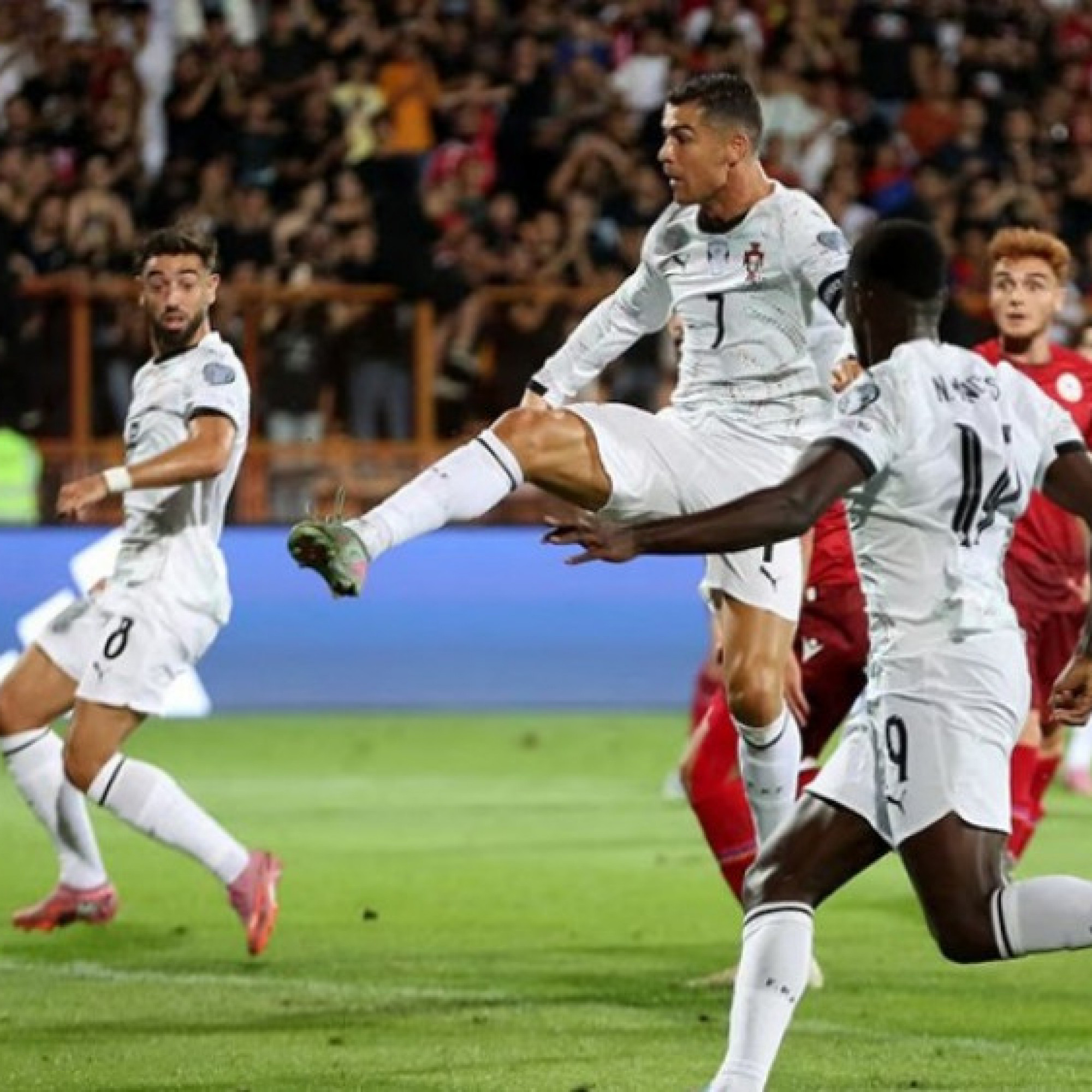  - UEFA đổi thể thức vòng loại World Cup giống Cúp C1: Anh - Pháp - Đức nguy cơ gặp nhau