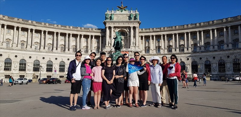 Siết quản lý tour outbound, ngăn tình trạng xuất cảnh sai mục đích - 1
