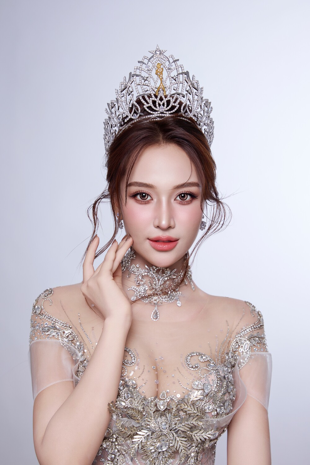 Hoa hậu Võ Cao Kỳ Duyên khoe nhan sắc quyến rũ trước thềm trao lại vương miện - 2