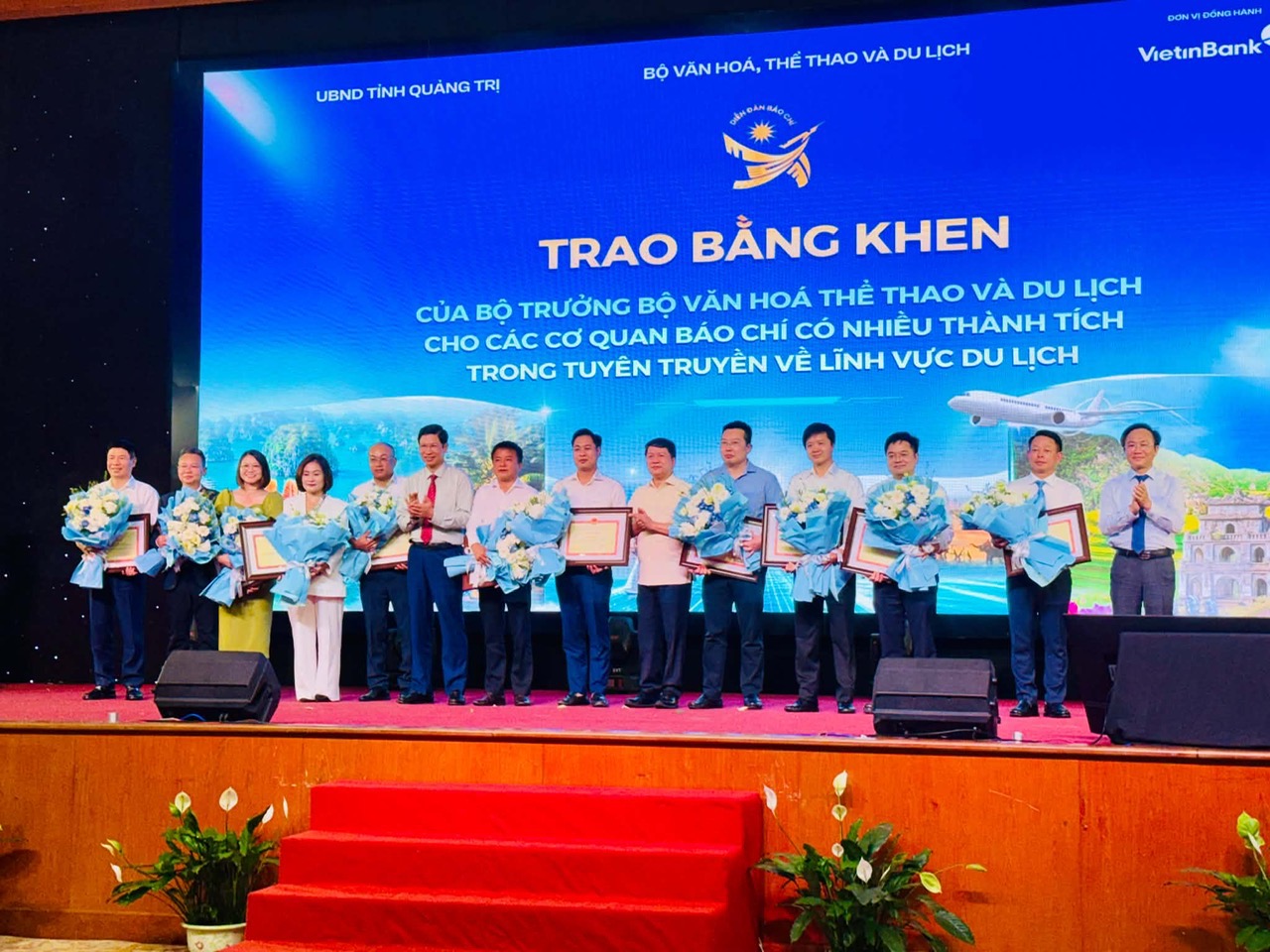 Tạp chí Du lịch TP.HCM nhận bằng khen của Bộ Văn hóa - Thể thao và Du lịch - 1
