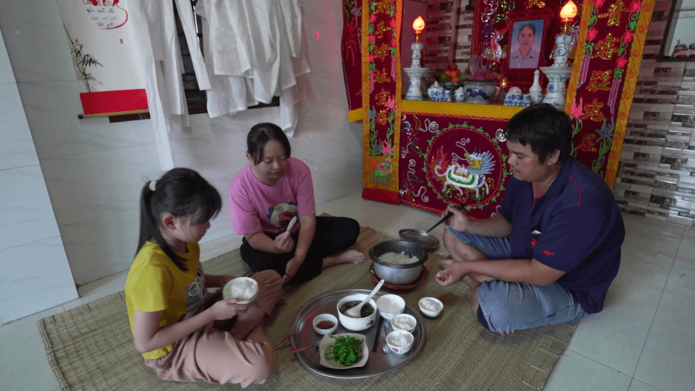 Ốc Thanh Vân, GiGi Hương Giang và Hưng Nguyễn nghẹn lòng trước cô bé 16 tuổi nghỉ học, thay cha mẹ nuôi hai em nhỏ mồ côi  - 6