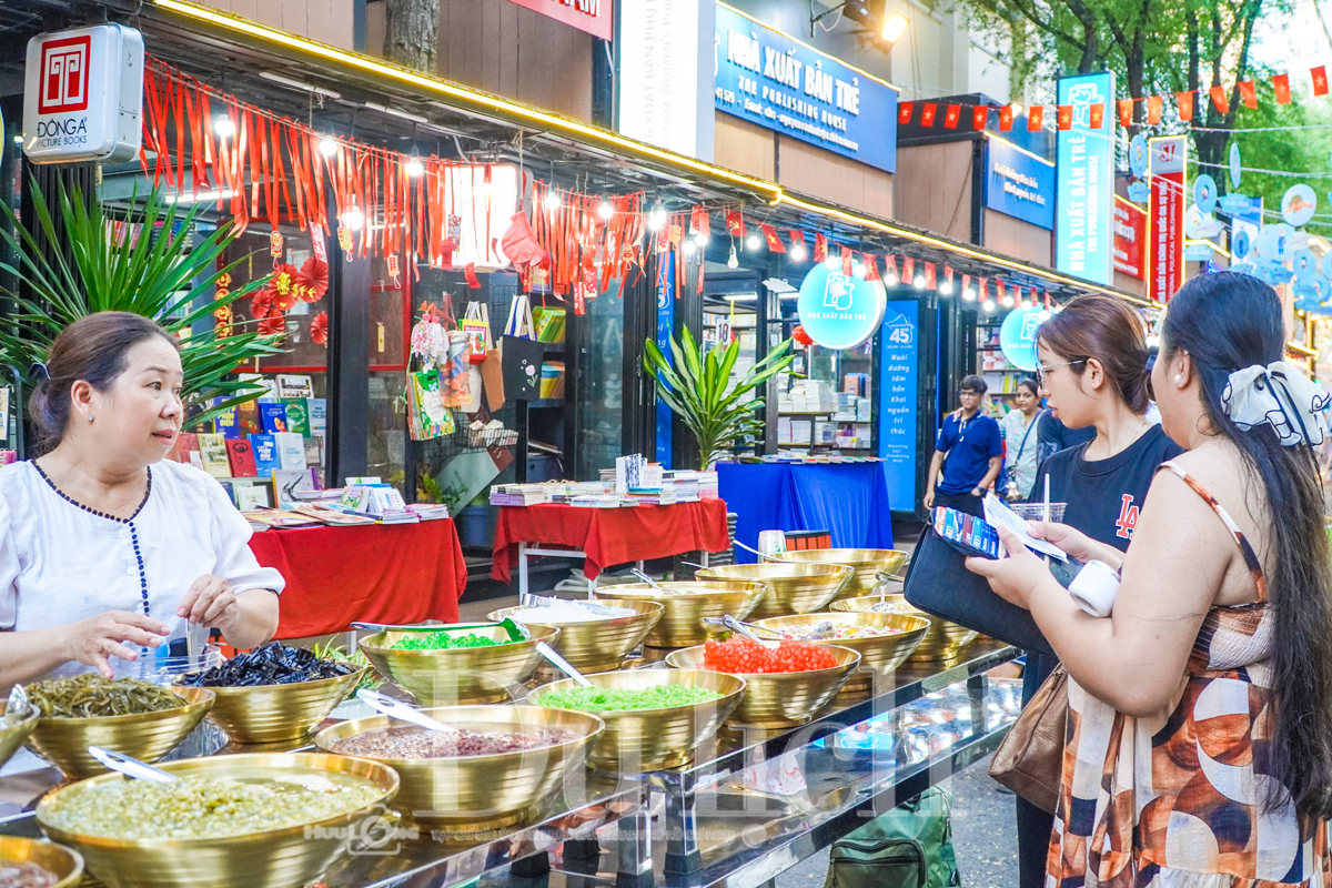 Ăn chè bưởi, xem Hát Bội: Tọa độ check-in đêm hot nhất TP.HCM cuối tuần này có gì? - 8