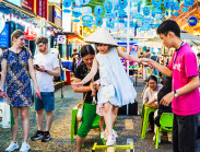 Ăn chè bưởi, xem Hát Bội: Tọa độ check-in đêm hot nhất TP.HCM cuối tuần này có gì?