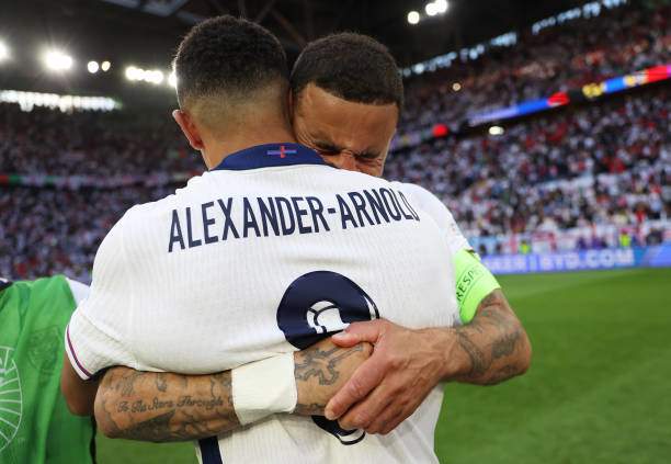 Walker sững sờ khi Maguire, Alexander-Arnold & Foden không được dự World Cup với ĐT Anh - 1