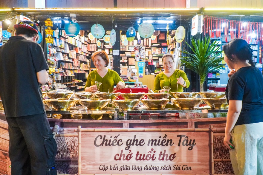 Ăn chè bưởi, xem Hát Bội: Tọa độ check-in đêm hot nhất TP.HCM cuối tuần này có gì? - 9